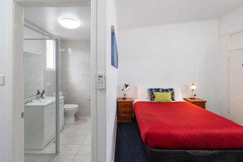 Royal Motel Tenterfield with Winery Find
