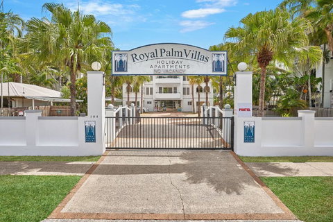Royal Palm Villas - Winery Find 2