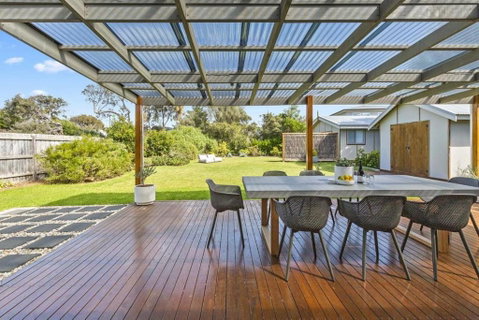 Salt Air Beach Retreat - 280m Walk To Foreshore, Check Out 5pm Sunday! - Winery Find 2