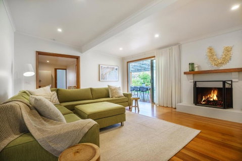 Salt Air Beach Retreat - 280m Walk To Foreshore, Check Out 5pm Sunday! - Winery Find 0