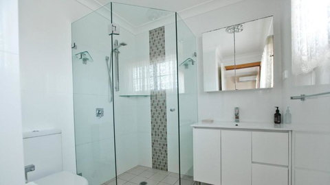 Salt Water Villa Bermagui Four Bedroom Central Location With Wifi - Winery Find 3