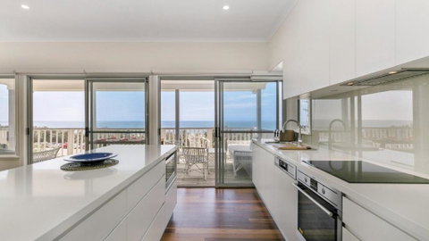Salty Air Beachside Cottage At Killcare - Winery Find 3