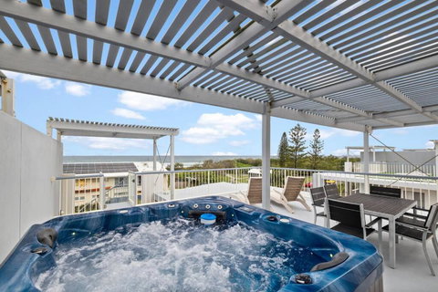 Salty Breeze - Rooftop Terrace & Jacuzzi - Winery Find 0