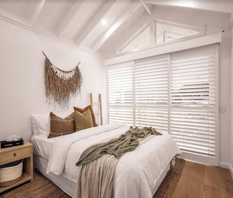 SALTY PALMS On HENLEY -THREE - Winery Find 0