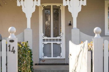 Sampson Cottage - Historic Charm with Winery Find