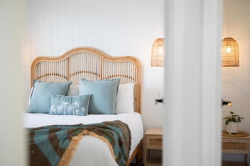 Sanbis Cabin - Hidden Boutique Retreat, Sea Views with Winery Find
