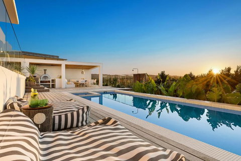 Sanctuary Spaces - Sundowner - Winery Find 1