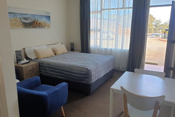 Sandpiper Motel Ulladulla with Winery Find