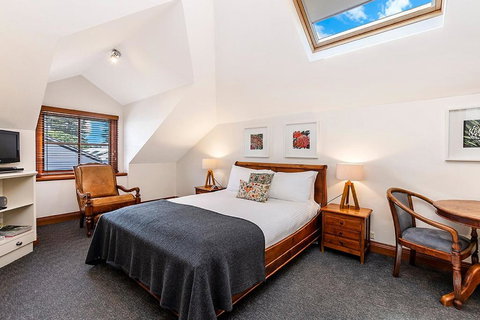 Sandstone Suites - In The Heart Of Port Fairy - Winery Find 1