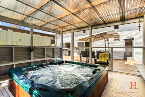 Sandy Bay Getaway W Spa 4 Bdr - Winery Find 1