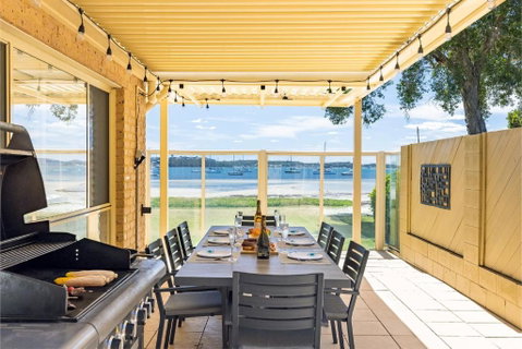 Sandy Beach House Corlette Unit 1 Waterfront WI-FI Aircon - Winery Find 3
