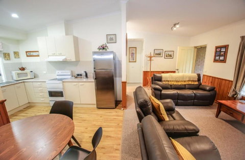 Silver Birches Holiday Village - Unit 5 - Winery Find 0