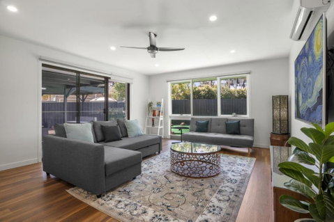 Spacious 3-Bed House With Outdoor Dining & BBQ - Winery Find 0