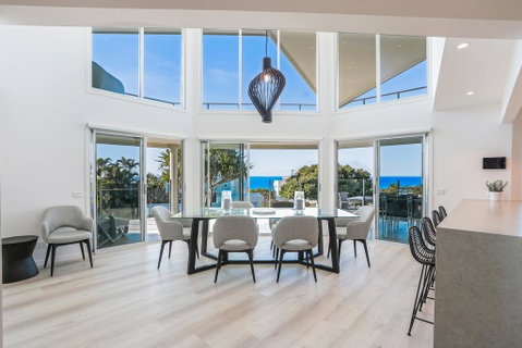Beachside Luxury, Sunrise Beach - Winery Find 3