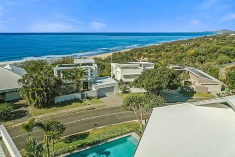 Beachside Luxury, Sunrise Beach - Winery Find 2