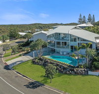 Beachside luxury Sunrise Beach - Winery Find