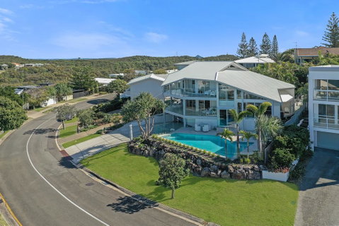 Beachside Luxury, Sunrise Beach - Winery Find 0