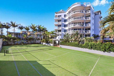 Beachside Resort Kawana Waters - Winery Find 3