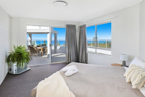 Beachside Resort Kawana Waters - Winery Find 1