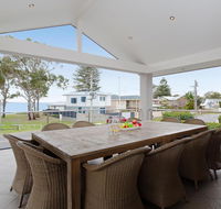 Beauty and the Beach' 88 Foreshore Drive - large home with WIFI  water views - Winery Find