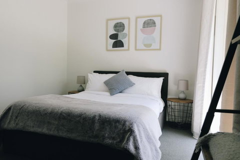 Bells Beach Cottages - Winery Find 2