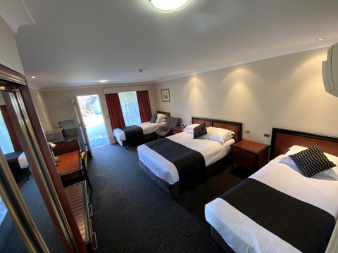 Best Western Plus All Settlers Motor Inn - Winery Find 1