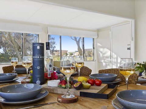 Between 2 Beaches - Comfortable Private Sanctuary - Winery Find 3