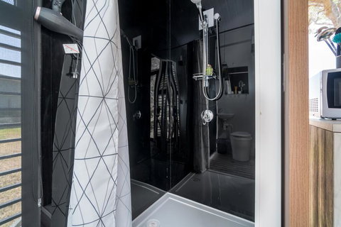 Big Tiny Paz Seven Hills Tiny House, Tallarook - Winery Find 3