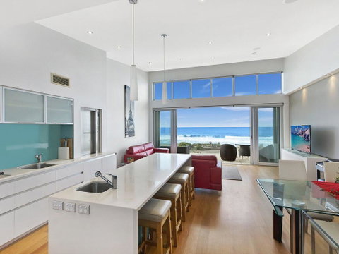 Blue Ribbon Beach Front - Winery Find 1