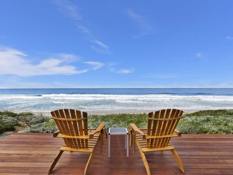 Blue Ribbon Beach Front - Winery Find 0