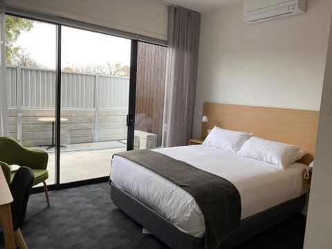 Whittlesea Motel - Winery Find 2