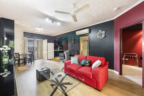 ZEN MARKETS - Boutique 1-BR Apt Near Parap Markets - Winery Find 3