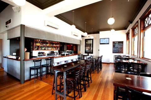Town Hall Hotel Fitzroy - Bar & Restaurant - Winery Find 1