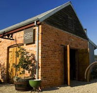 Jones Winery Vineyard Cafe - Winery Find